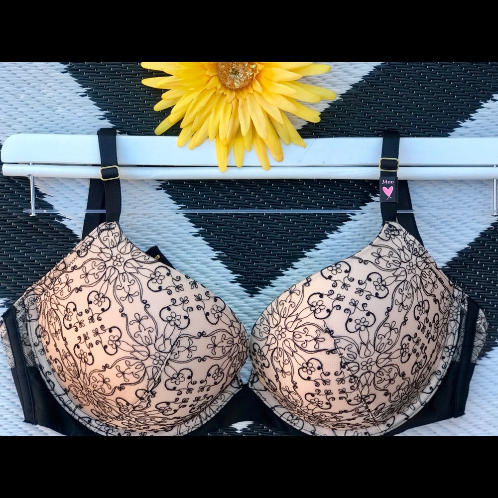 Brand NEW! VS 34DD Push Up Bra! 34 DD